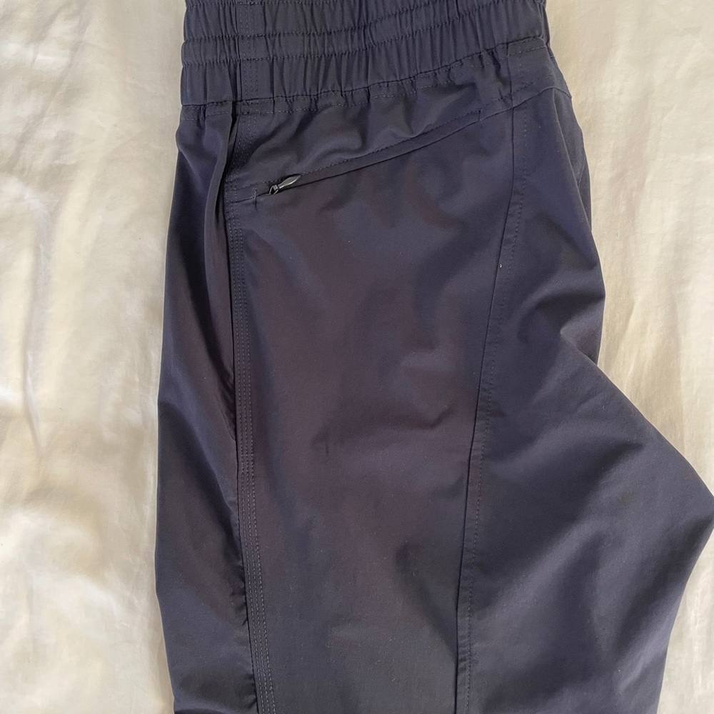 ATHLETA | Cropped Navy Blue Joggers Size 8 NWOT